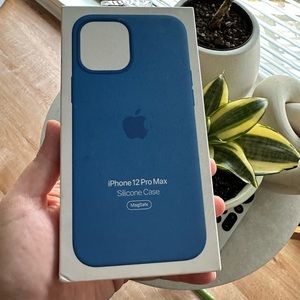 Apple iPhone 12 Pro Max Capri Blue Silicone Case MagSafe